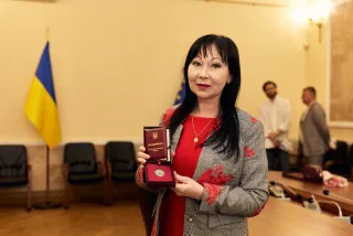 Учні та викладачка